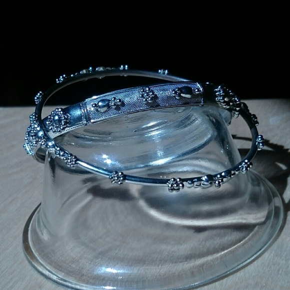 Matching Metal Flower Bangles🌸 - Picture 7 of 7